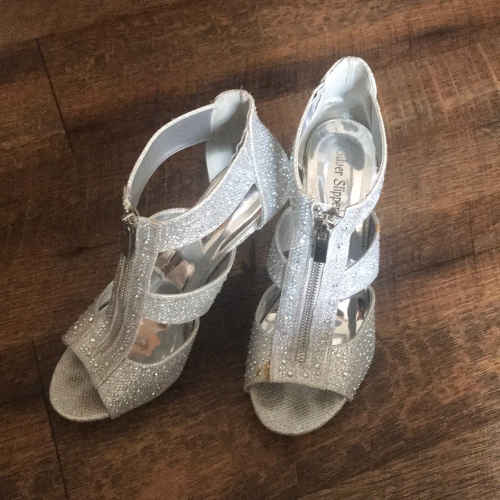 Silver Slipper Sparkly Zip Up 4” heels